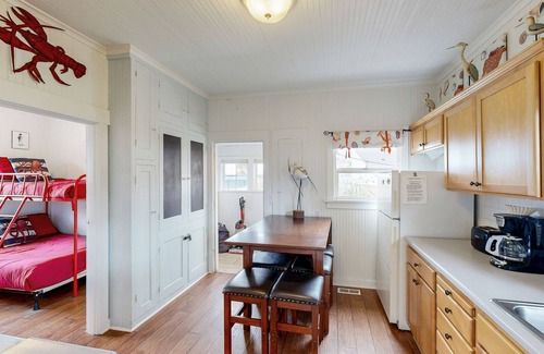 Seaside House | Dog-friendly cottage with great location, cozy interior, WiFi & washer/dryer
