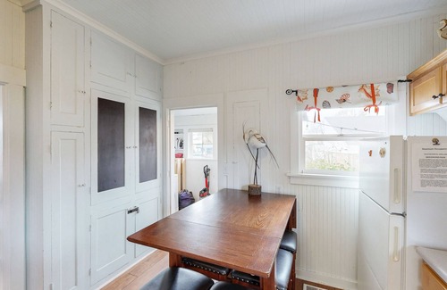 Seaside House | Dog-friendly cottage with great location, cozy interior, WiFi & washer/dryer