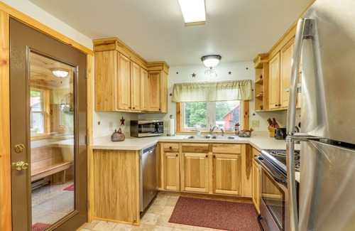Oakland House | Dog-Friendly Country Cabin with Deck, Firepit & Air Hockey - Close to Yough River