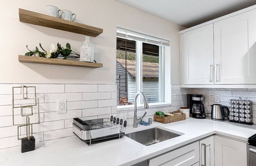 North City House | Dog Friendly Cozy Remodeled Shoreline Rambler