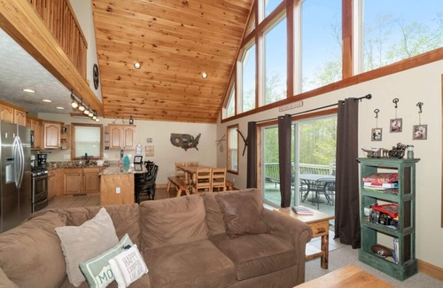 Oakland House | Dog Friendly Deep Creek Chalet w/Hot Tub & Deck