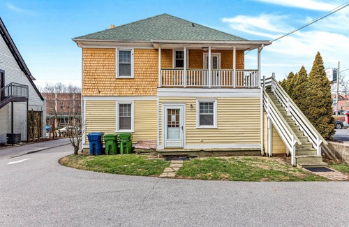 Albemarle Park Apartment | Dog-friendly downtown apartment with a spacious balcony & central AC