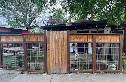 Govalle House | DOG FRIENDLY & EAST AUSTIN: WOW