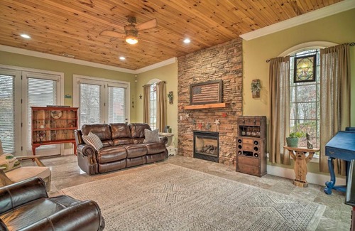 Sharps Chapel House | Dog-Friendly Family Home Steps to Norris Lake