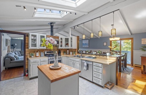 Gilford House | Dog friendly Family home at Lake Winnipesaukee & Gunstock