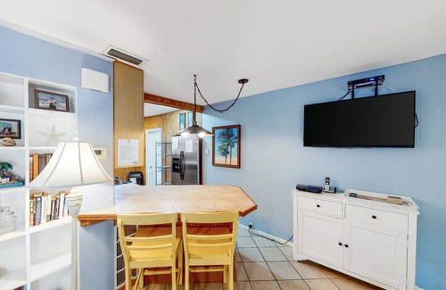 Anna Maria Apartment | Dog-friendly family home with WiFi, central AC, private W/D - close to beach
