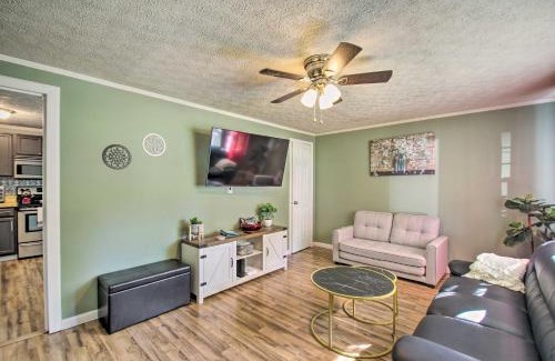 Fayetteville House | Dog-Friendly Fayetteville Home with Hot Tub!