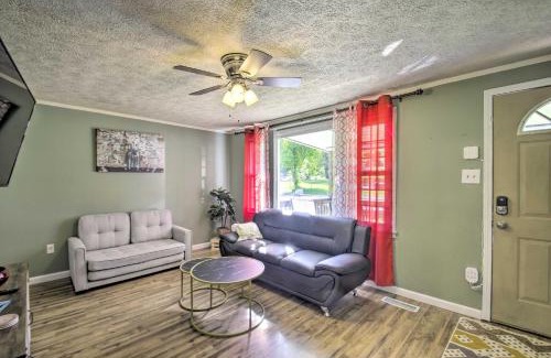 Fayetteville House | Dog-Friendly Fayetteville Home with Hot Tub!