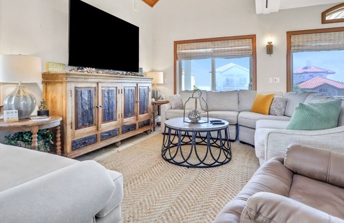 East End Other | Dog-friendly Gulf-view home with elevator, private pool, grill, wet bar, tennis