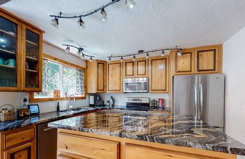 Waldport House | Dog-friendly garden cottage with a deck, firepit, & wood stove - near the beach