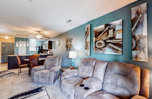 Table Rock Condo | Dog-friendly gem near the lake with fast WiFi, screened patio, central AC & W/D