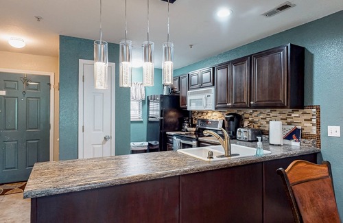 Table Rock Condo | Dog-friendly gem near the lake with fast WiFi, screened patio, central AC & W/D