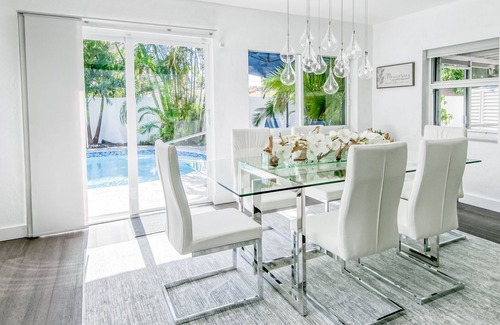 North Corals House | Dog-friendly getaway near everything with private pool, rain shower & central AC
