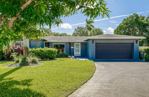 North Corals House | Dog-friendly getaway near everything with private pool, rain shower & central AC