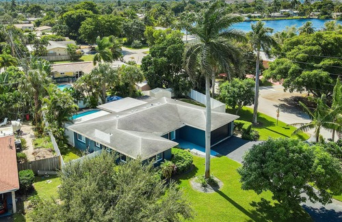 North Corals House | Dog-friendly getaway near everything with private pool, rain shower & central AC