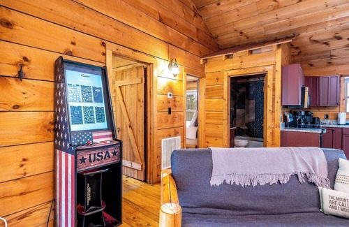 Townsend Cabin | Dog-Friendly Getaway, Adventure Awaits Nearby