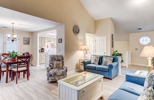 Shipyard Plantation Condo | Dog-friendly ,golf course views, pool,beach nearby