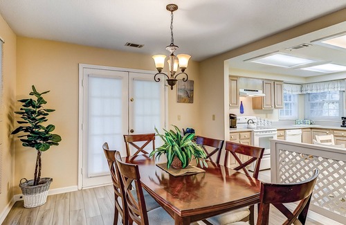 Shipyard Plantation Condo | Dog-friendly ,golf course views, pool,beach nearby