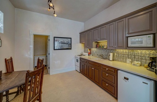 Salida Condo | Dog Friendly- Historic Palace Hotel Condos- Suite 202