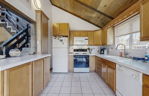 Rockaway Beach House | Dog-friendly home near the beach w/furnished deck, gas grill, & outdoor firepit