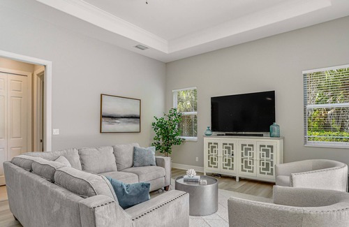 Palm River Estates House | Dog-friendly home close to beach with screened patio & pool, & central AC