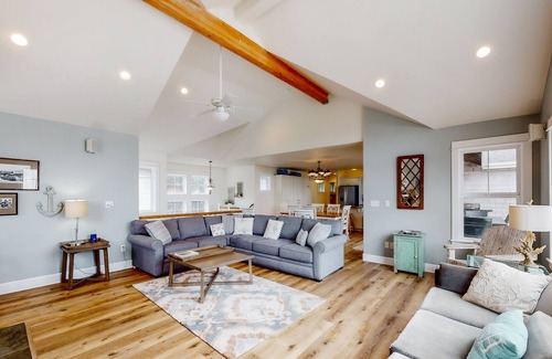 Manzanita House | Dog-friendly home near beach with private hot tub, gas grill, deck, fireplace