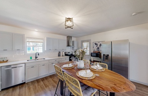Bay City House | Dog-friendly home near downtown Bay City with streaming, washer/dryer, & AC