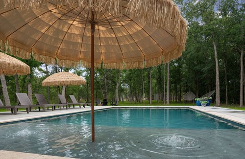 Flatonia House | Dog-friendly home on an acreage with pool, firepit