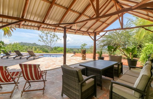 Savegre House | Dog-Friendly Home Surrounded by Jungle & Close to Beach w/Private Pool, WiFi
