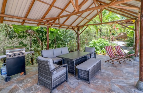 Savegre House | Dog-Friendly Home Surrounded by Jungle & Close to Beach w/Private Pool, WiFi