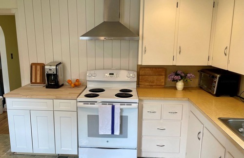 Back Cove House | Dog-friendly home to yourself - only 7 minutes to downtown Portland