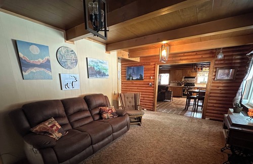 Klamath Lake Cabin | Dog-friendly Home with Hot Tub - Near Crater Lake National Park