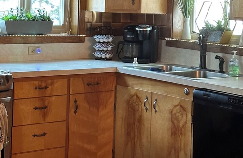 Klamath Lake Cabin | Dog-friendly Home with Hot Tub - Near Crater Lake National Park