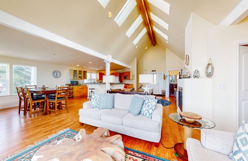 Lincoln City House | Dog-friendly home with beautiful ocean view, game room & easy beach access