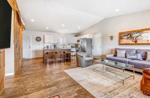 North Snyderville Basin House | Dog-Friendly Home w/Private Hot Tub, Enclosed Yard, Gas Grill, and Central A/C