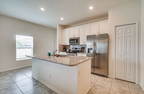 Mariner House | Dog-Friendly Home w/Screened Porch in Cape Coral!