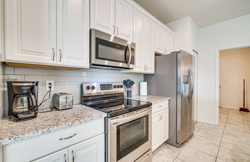 Mariner House | Dog-Friendly Home w/Screened Porch in Cape Coral!