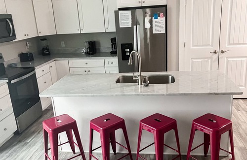 Ono Island House | Dog-Friendly Home w/ High-Speed WiFi, Central AC, Washer/Dryer, & Enclosed Yard