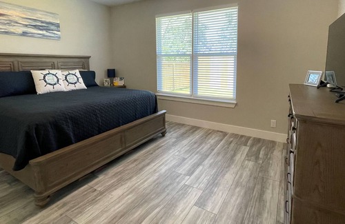 Ono Island House | Dog-Friendly Home w/ High-Speed WiFi, Central AC, Washer/Dryer, & Enclosed Yard