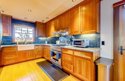 Graton House | Dog-friendly home with breathtaking views & garden sauna, next to golf/laguna