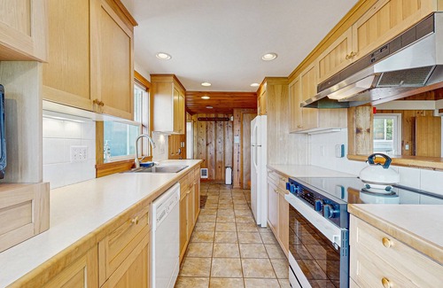 Neahkahnie Beach House | Dog-friendly home with wood stove & ocean views - near the beach