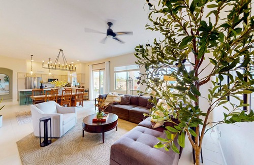 Oro Valley House | Dog-friendly home with mountain views, ample outdoor space, & washer/dryer