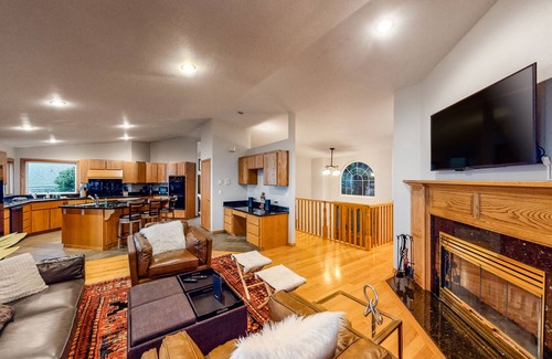 Bandon House | Dog-friendly home with ocean views, high-speed WiFi, and wood-burning fireplace