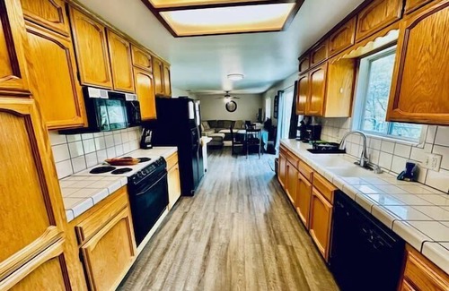 Yosemite Lakes House | Dog Friendly/Hot Tub/Lighthouse Suite/sleeps 4