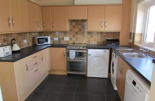 Tywyn House | Dog friendly house by the beach with parking