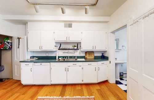 Murray Hill House | Dog-friendly house with yard, deck, firepit, washer/dryer & AC - near golf