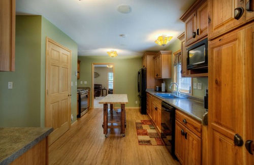 Custer House | Dog-friendly house with mountain view and pool access