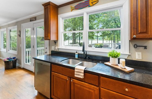Lake Oconee House | Dog Friendly Lake Oasis with Dock & Fire Pit