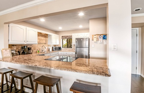 Lake Hamilton Condo | Dog-friendly, lakefront condo with pools, hot tub, W/D, AC, deck & mountain view
