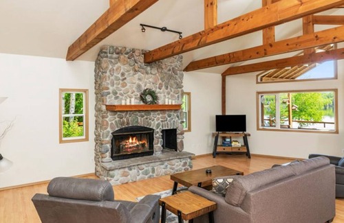 Houston House | Dog-friendly lakefront cabin with private hot tub & inflatable kayaks